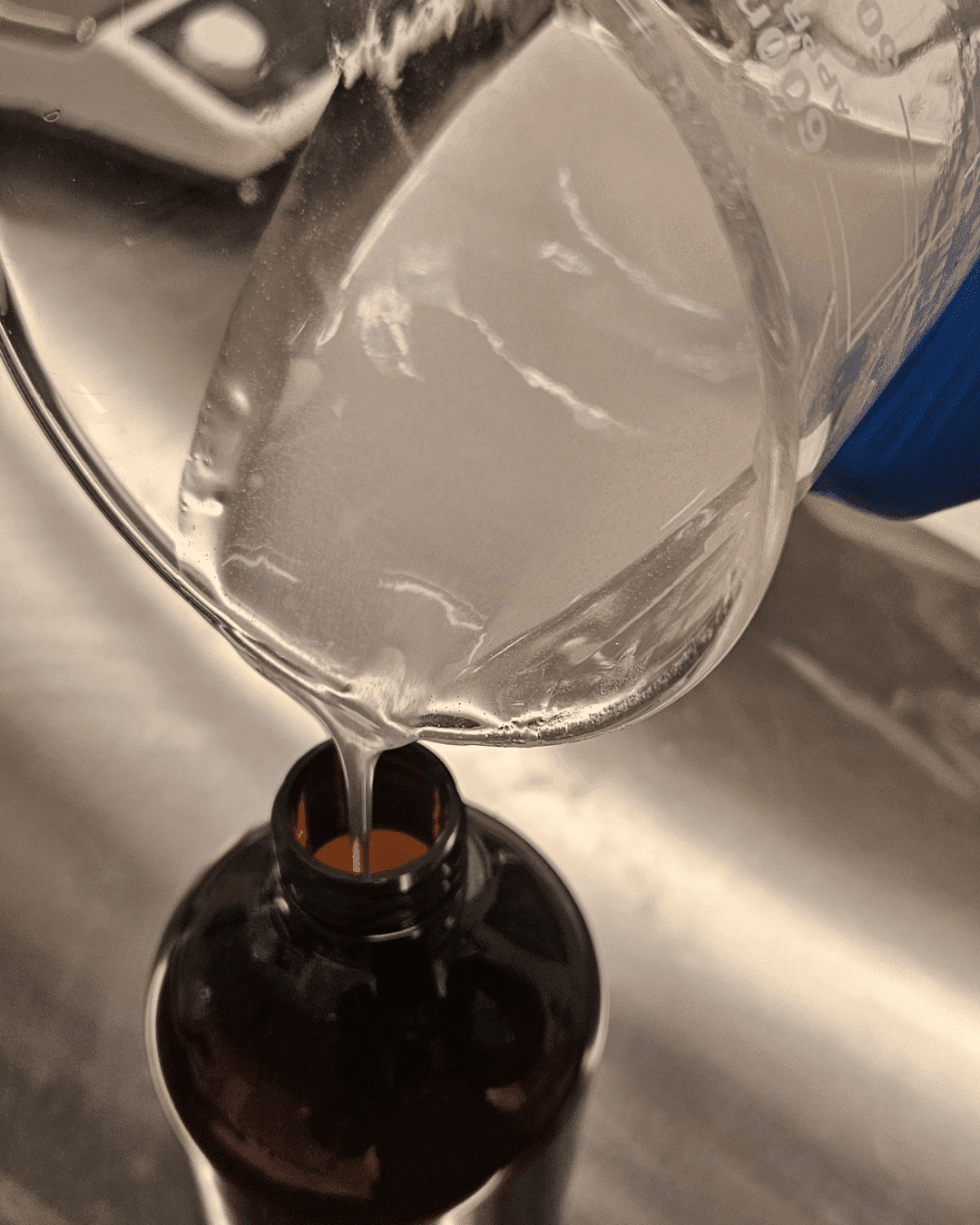 Formyoule™ lab — custom formula development, pouring serum into amber bottle