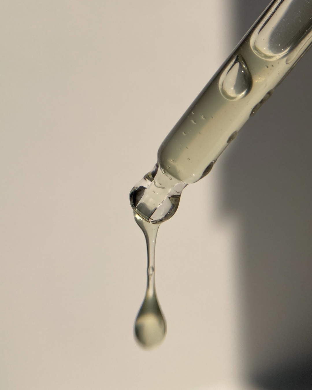 Sérum iluminador con vitamina C — sérum facial de Formyoule Inc.