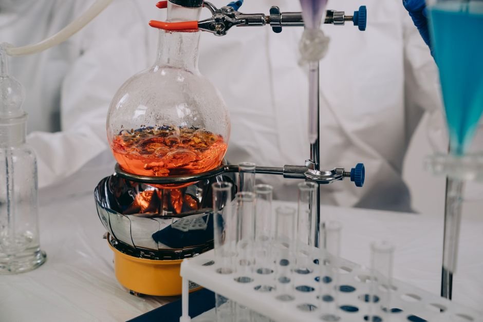 How Do You Choose the Right Cosmetic Contract Lab in Canada?