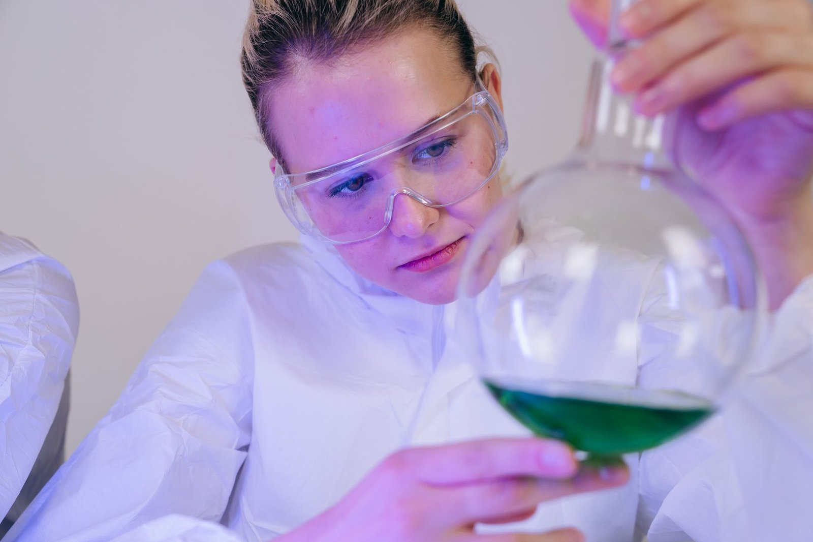 How to Create Custom Skincare Line Products: A Chemist Guide